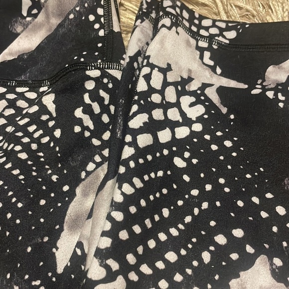 Lululemon Cropped Leggings sz 6 - Picture 11 of 11